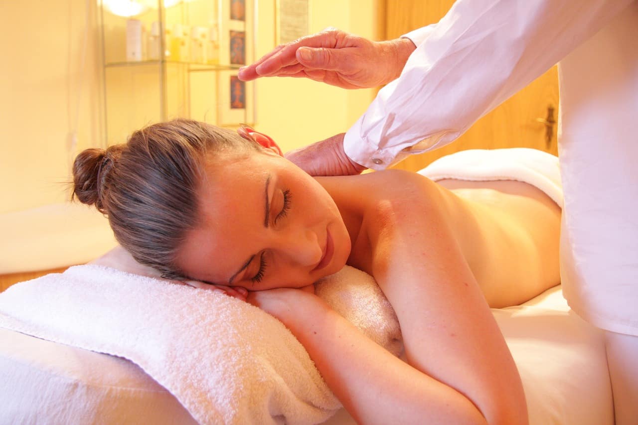 5 Best Massage Oils Clinician Recommended - Inner Gate Health & Wellness
